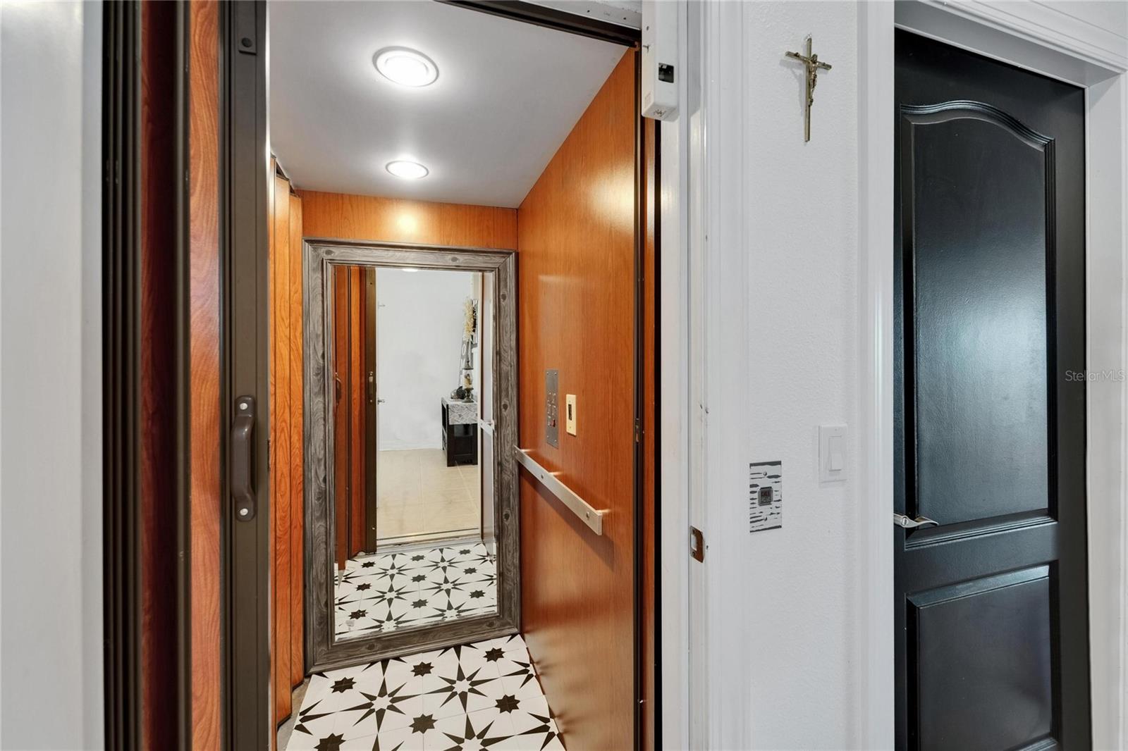 Listing photo id 9 for 6412 Mayra Shores Lane