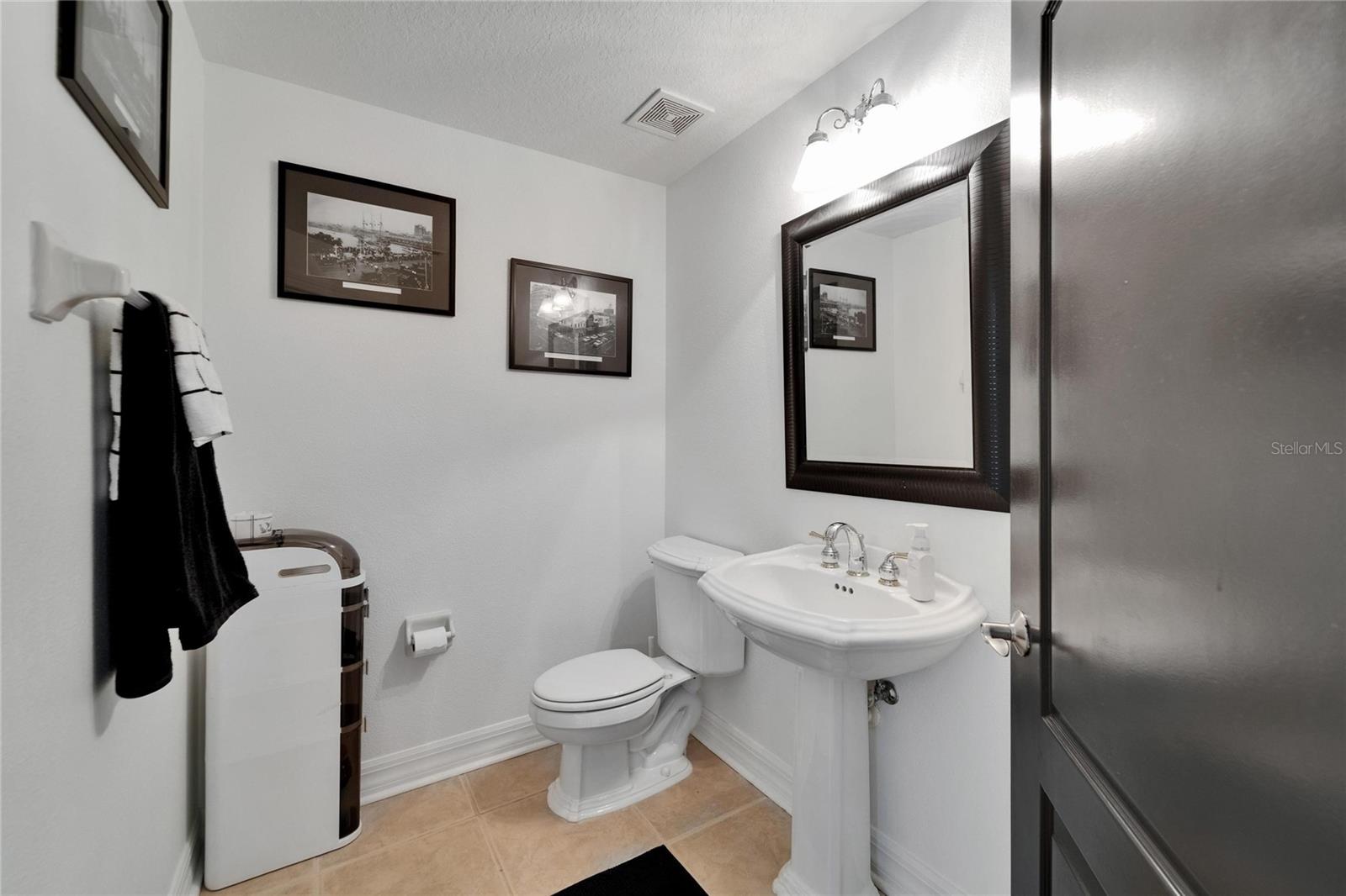 Listing photo id 10 for 6412 Mayra Shores Lane