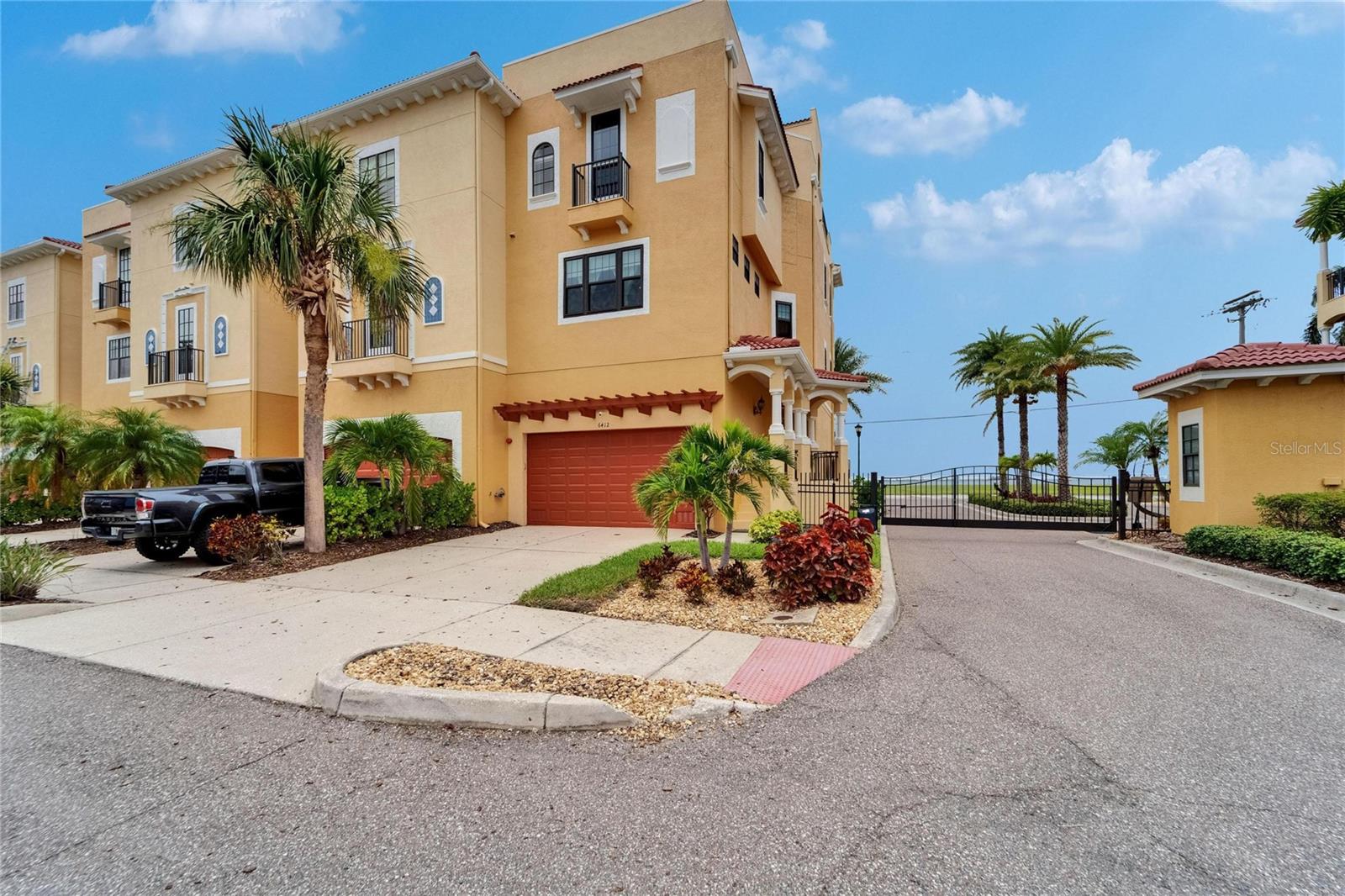 Listing photo id 0 for 6412 Mayra Shores Lane