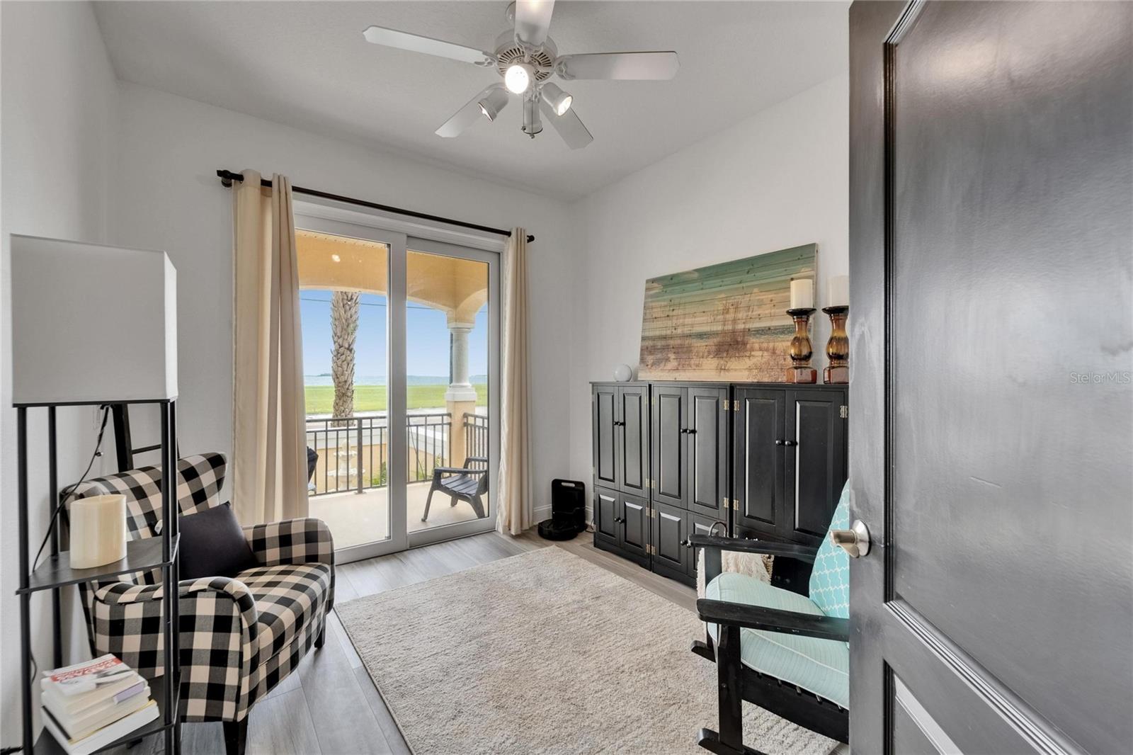 Listing photo id 18 for 6412 Mayra Shores Lane