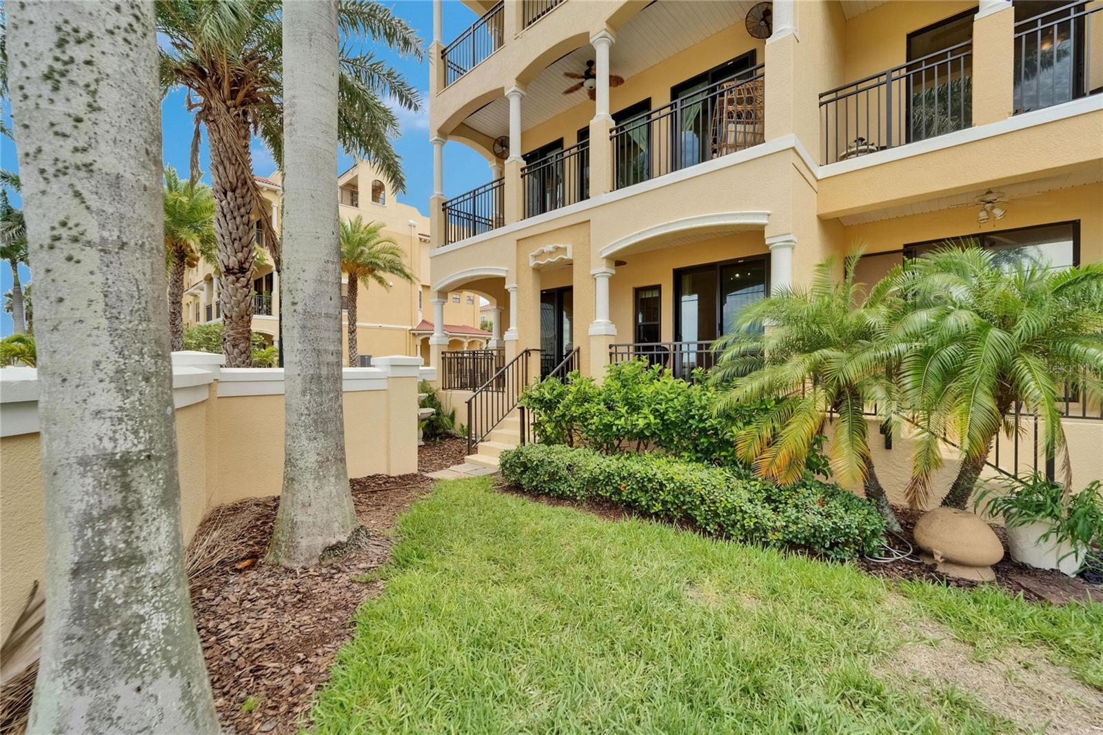 Listing photo id 24 for 6412 Mayra Shores Lane