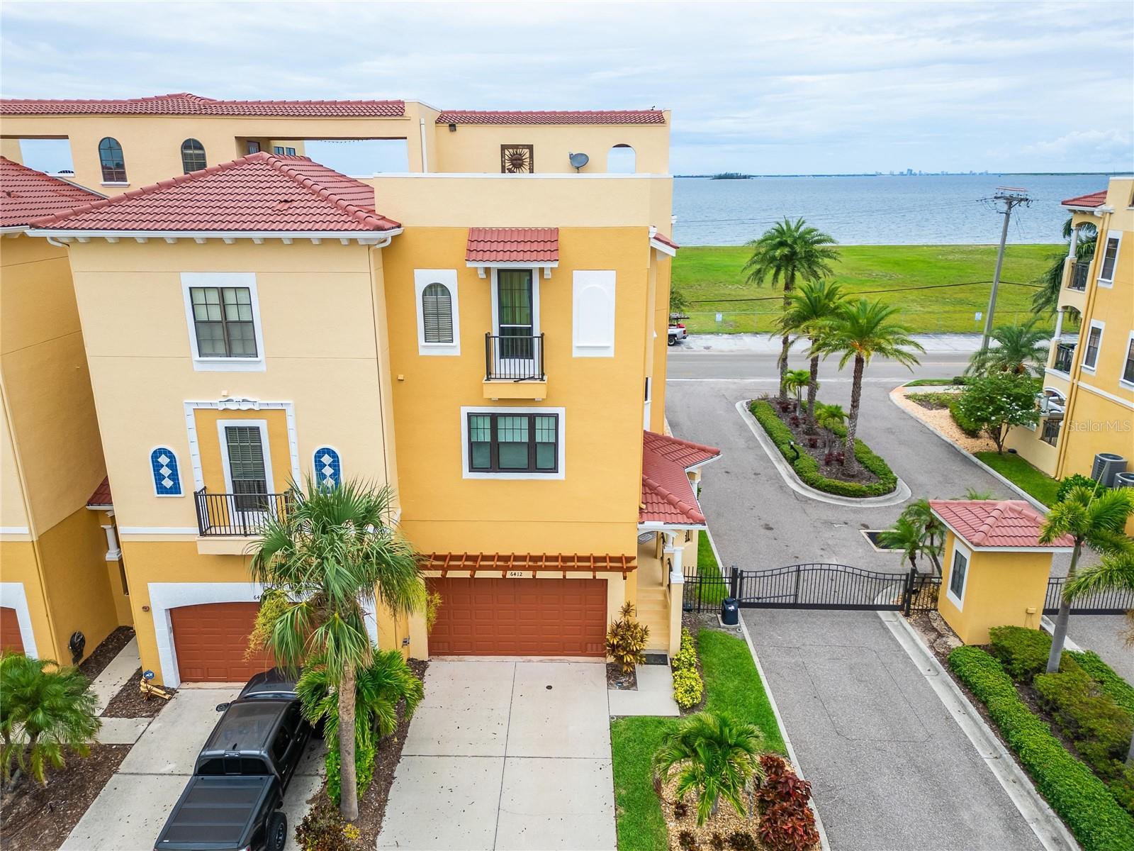 Listing photo id 1 for 6412 Mayra Shores Lane