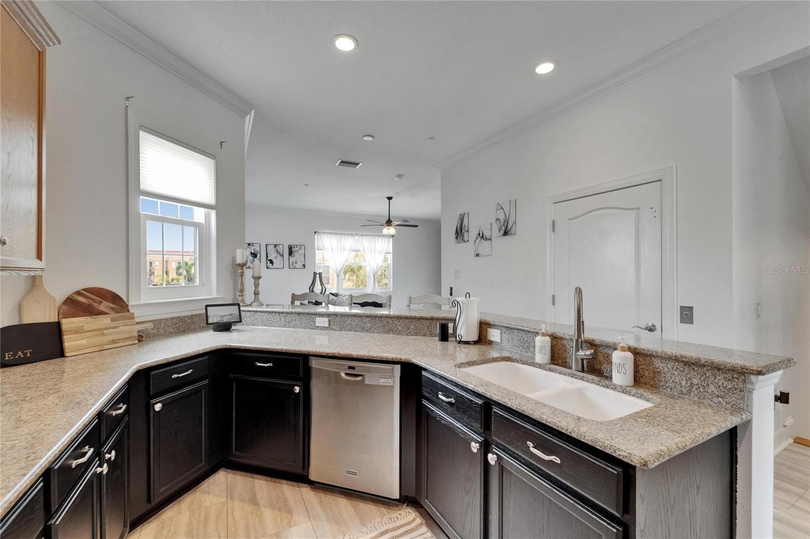 Listing photo id 36 for 6412 Mayra Shores Lane