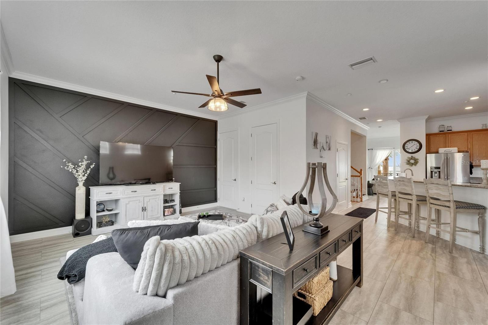 Listing photo id 37 for 6412 Mayra Shores Lane