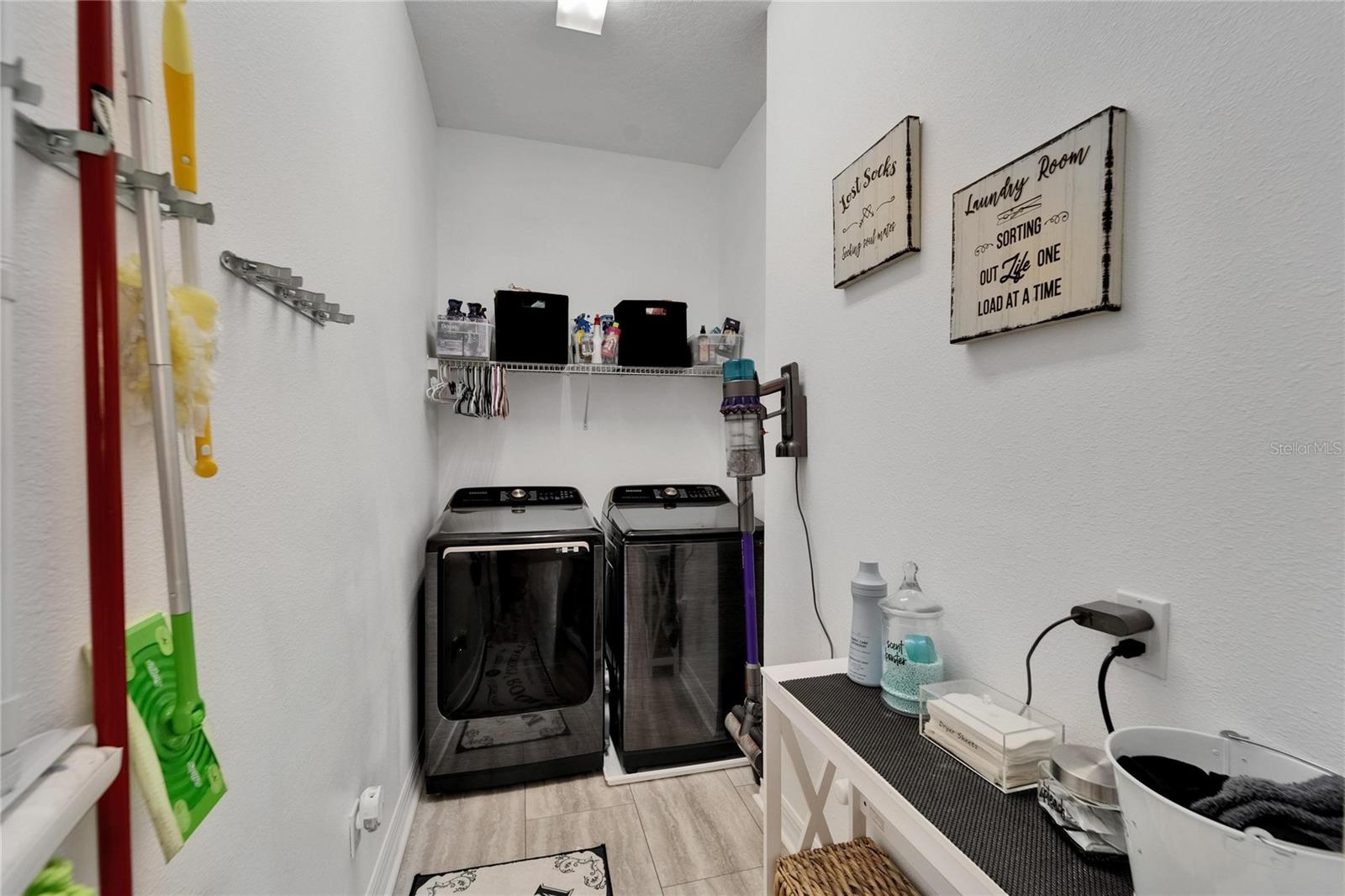 Listing photo id 41 for 6412 Mayra Shores Lane