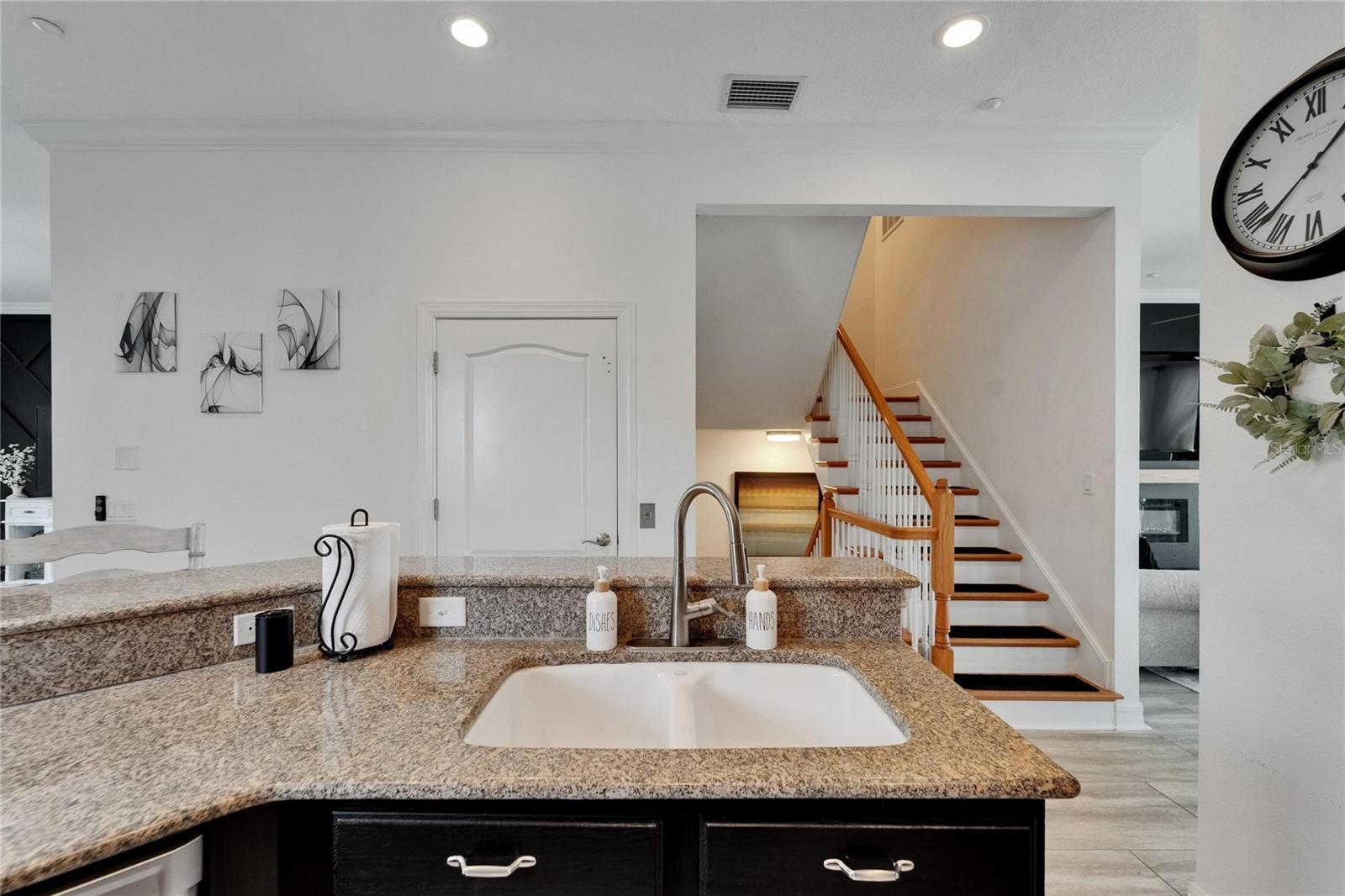 Listing photo id 42 for 6412 Mayra Shores Lane