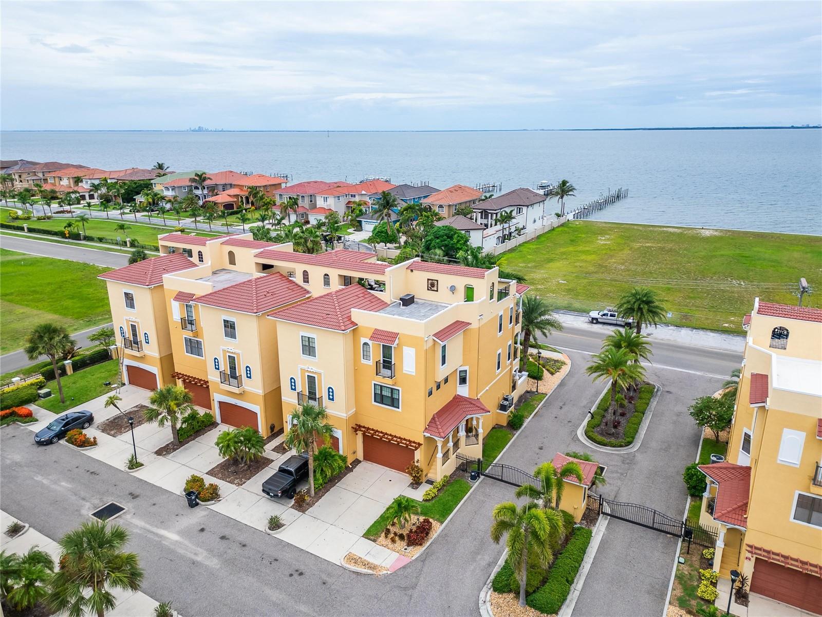 Listing photo id 3 for 6412 Mayra Shores Lane