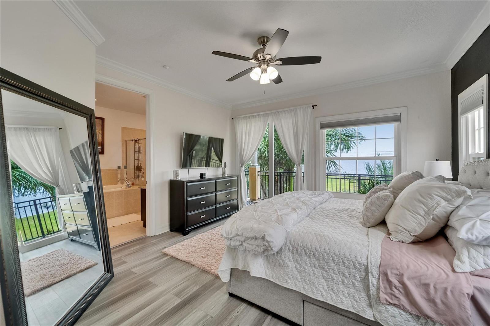Listing photo id 48 for 6412 Mayra Shores Lane