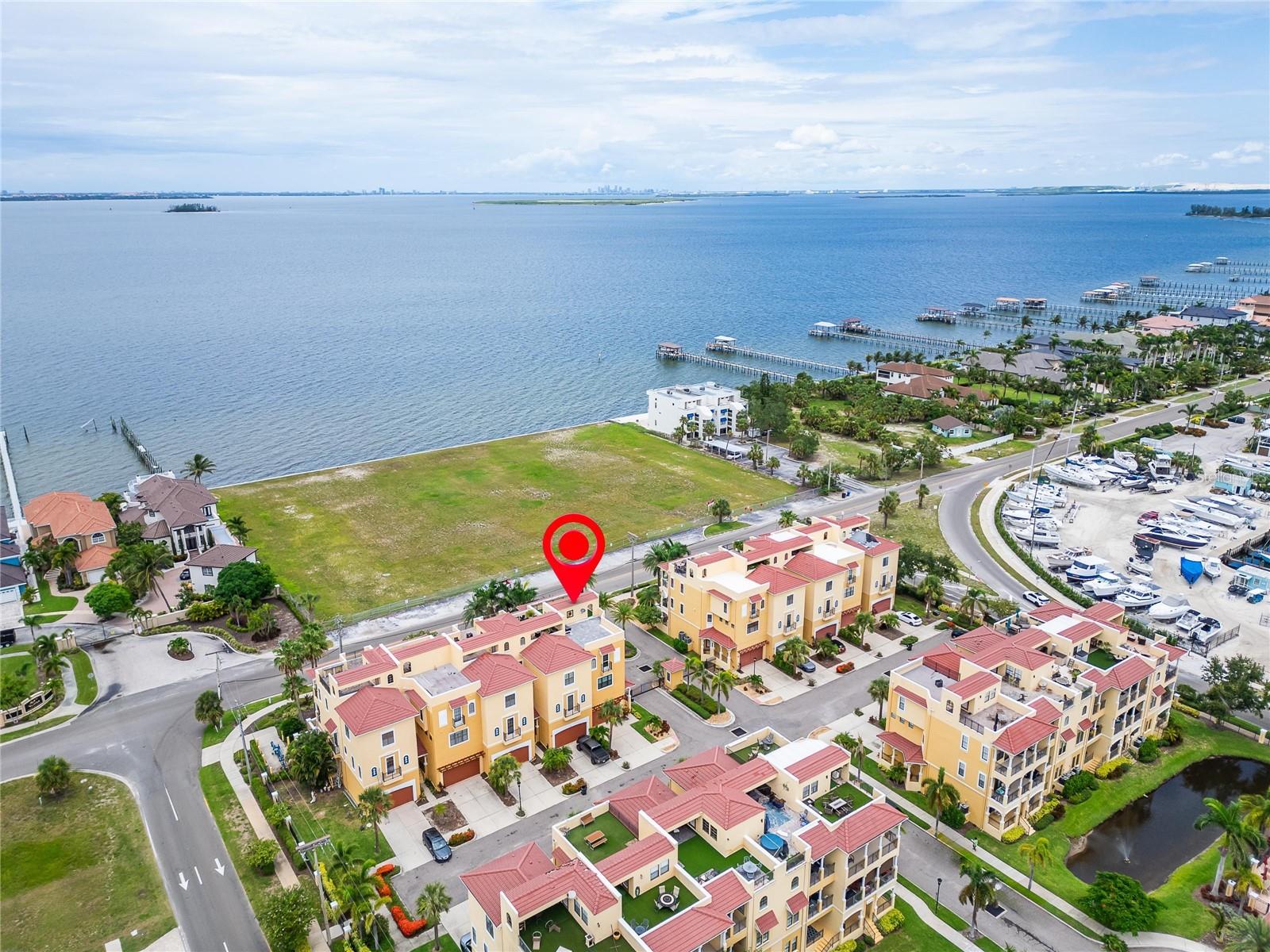Listing photo id 4 for 6412 Mayra Shores Lane