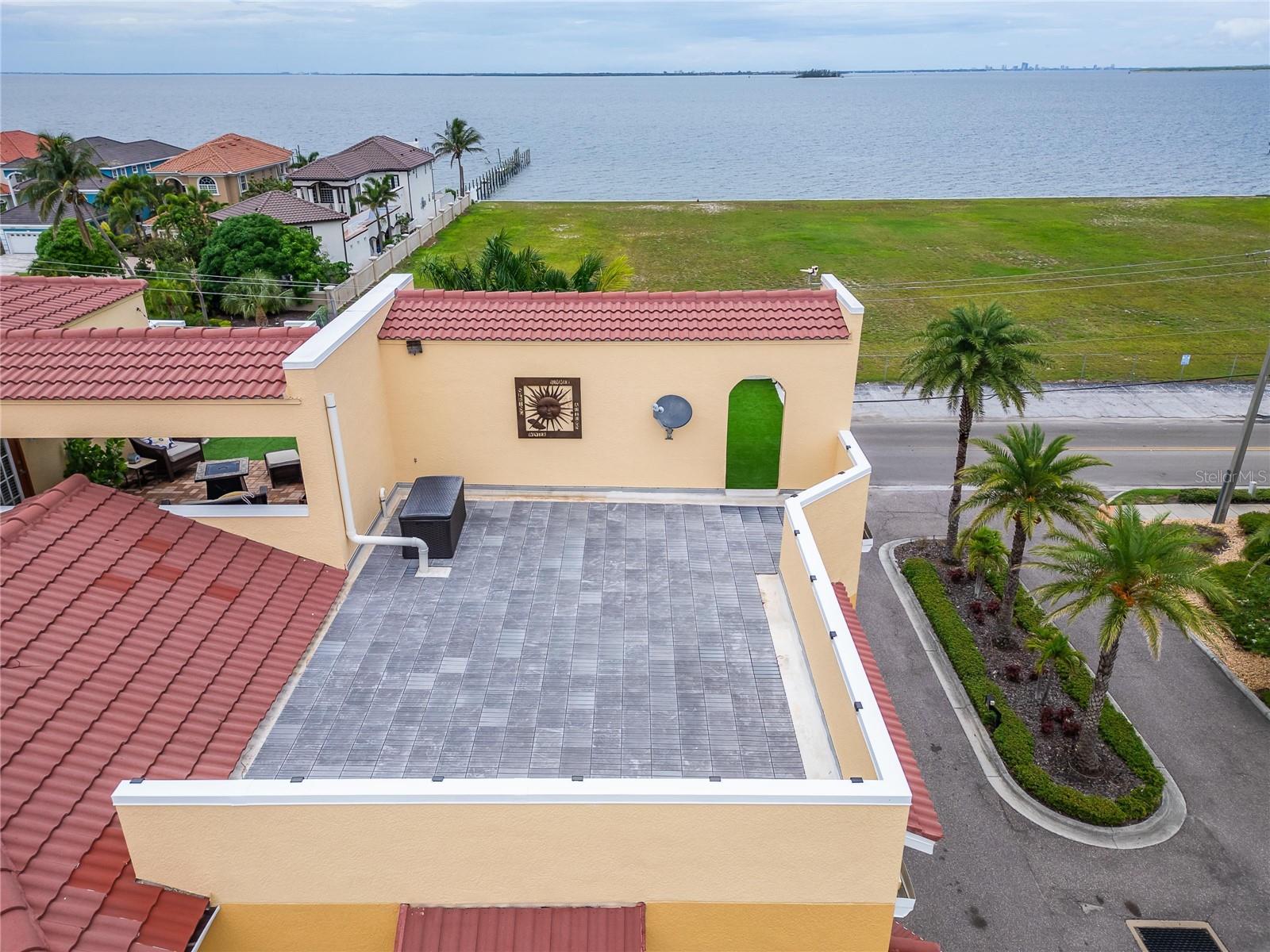 Listing photo id 71 for 6412 Mayra Shores Lane