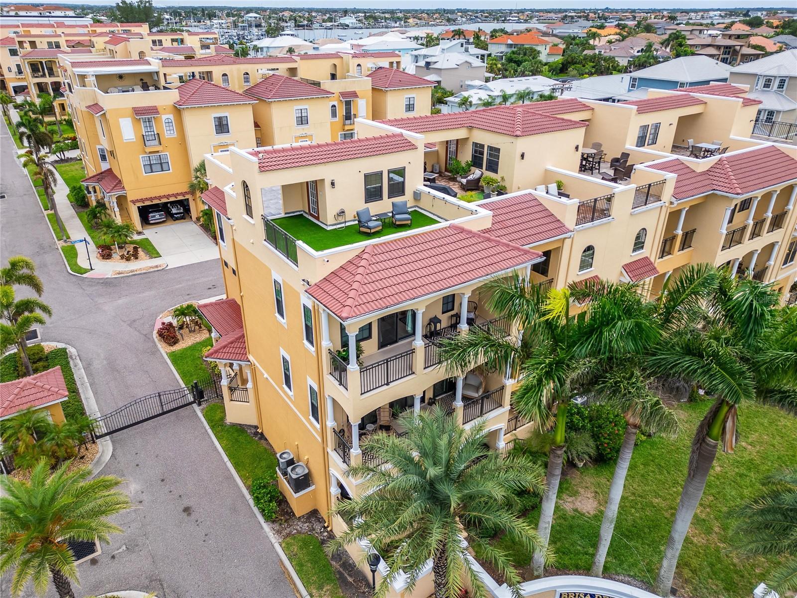 Listing photo id 75 for 6412 Mayra Shores Lane