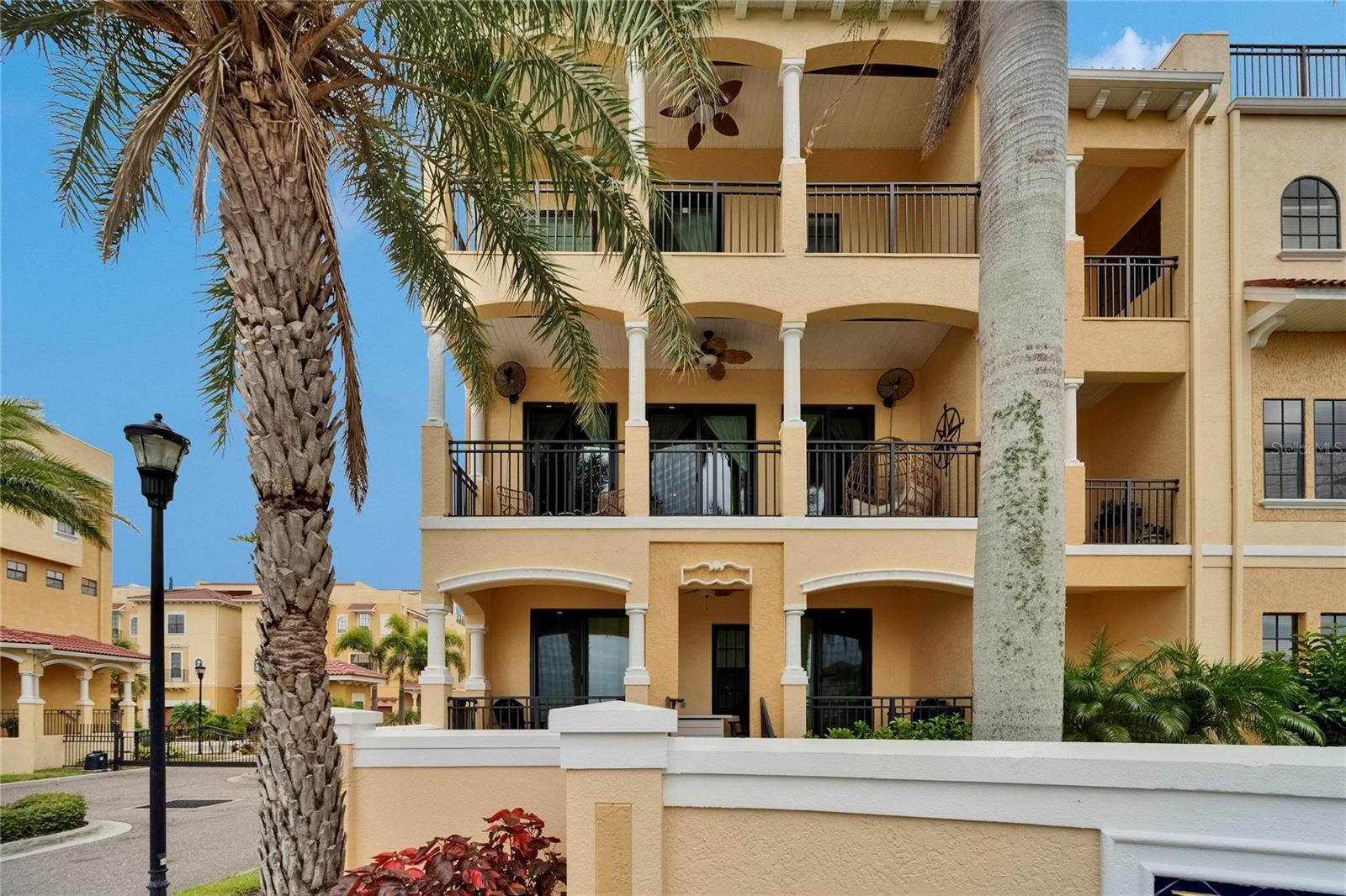Listing photo id 76 for 6412 Mayra Shores Lane