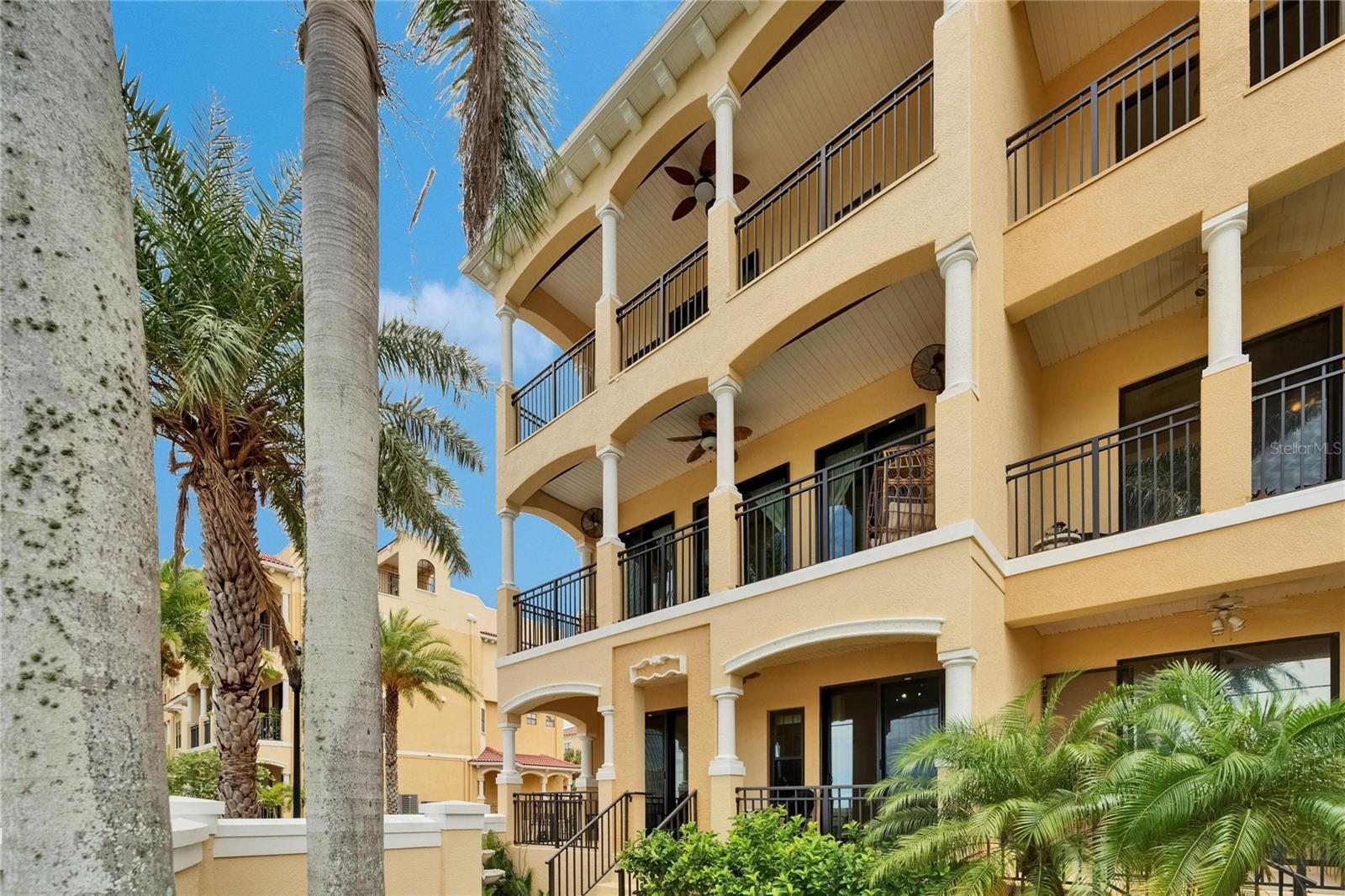 Listing photo id 78 for 6412 Mayra Shores Lane