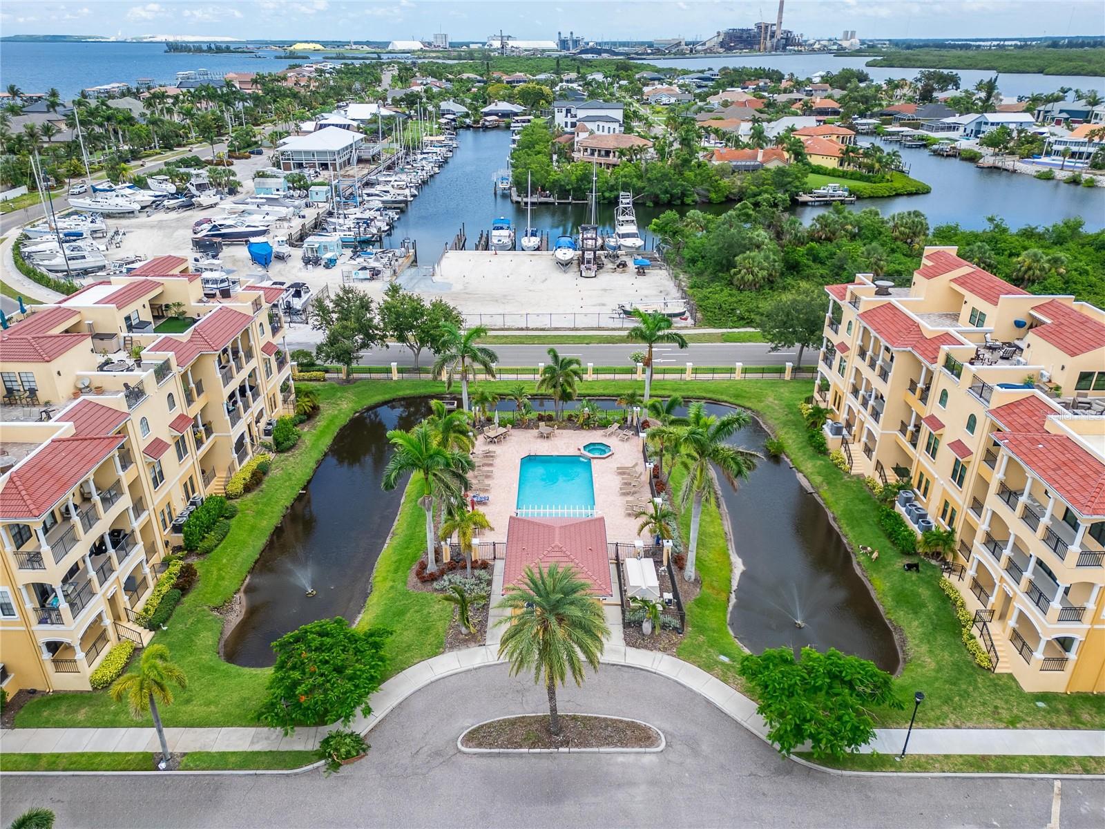 Listing photo id 79 for 6412 Mayra Shores Lane