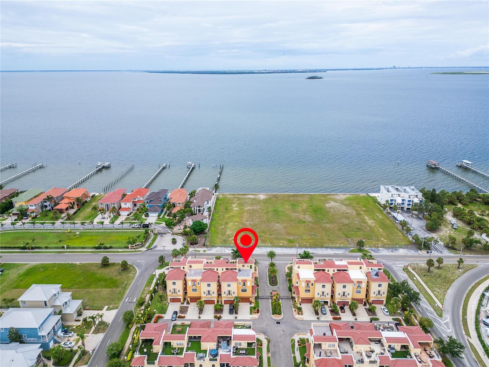 Listing photo id 80 for 6412 Mayra Shores Lane