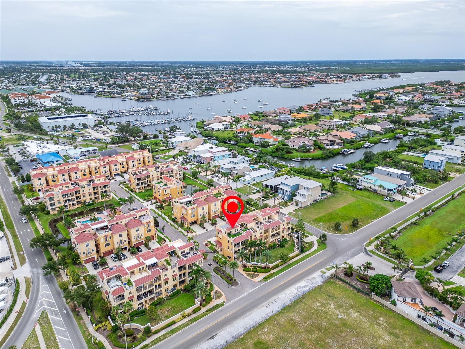Listing photo id 82 for 6412 Mayra Shores Lane