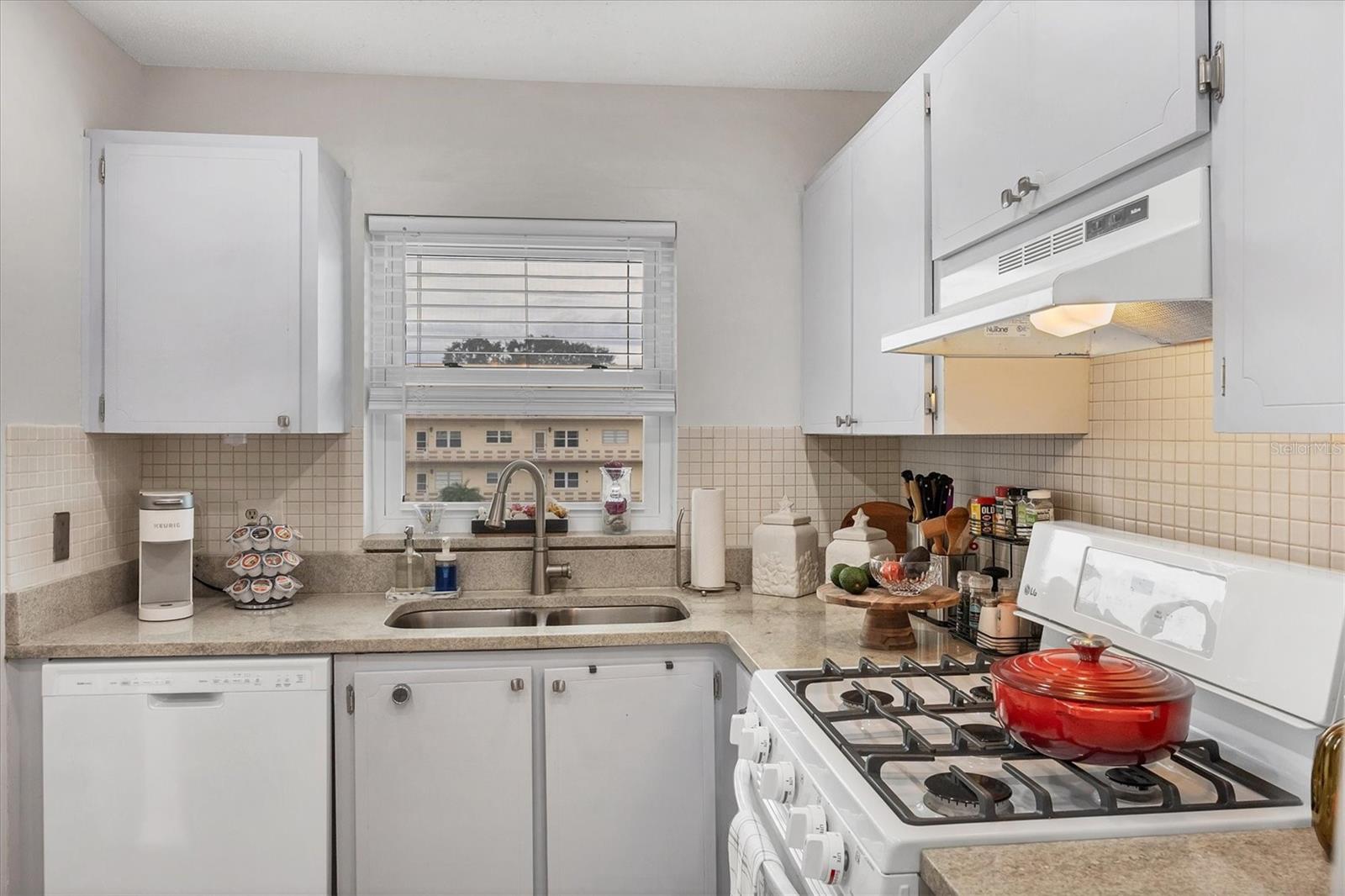 Image 14 of 40 For 5623 80th Street N 303