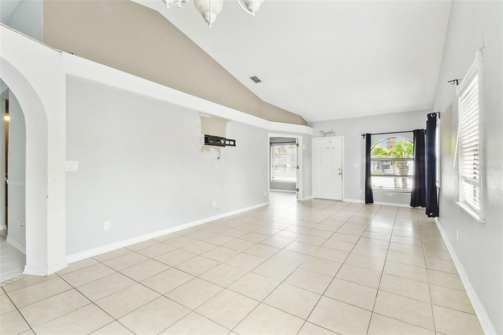 Image 11 of 79 For 11304 Plumtree Court