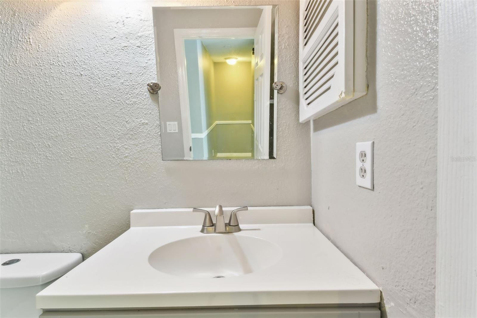 Image 19 of 79 For 11304 Plumtree Court