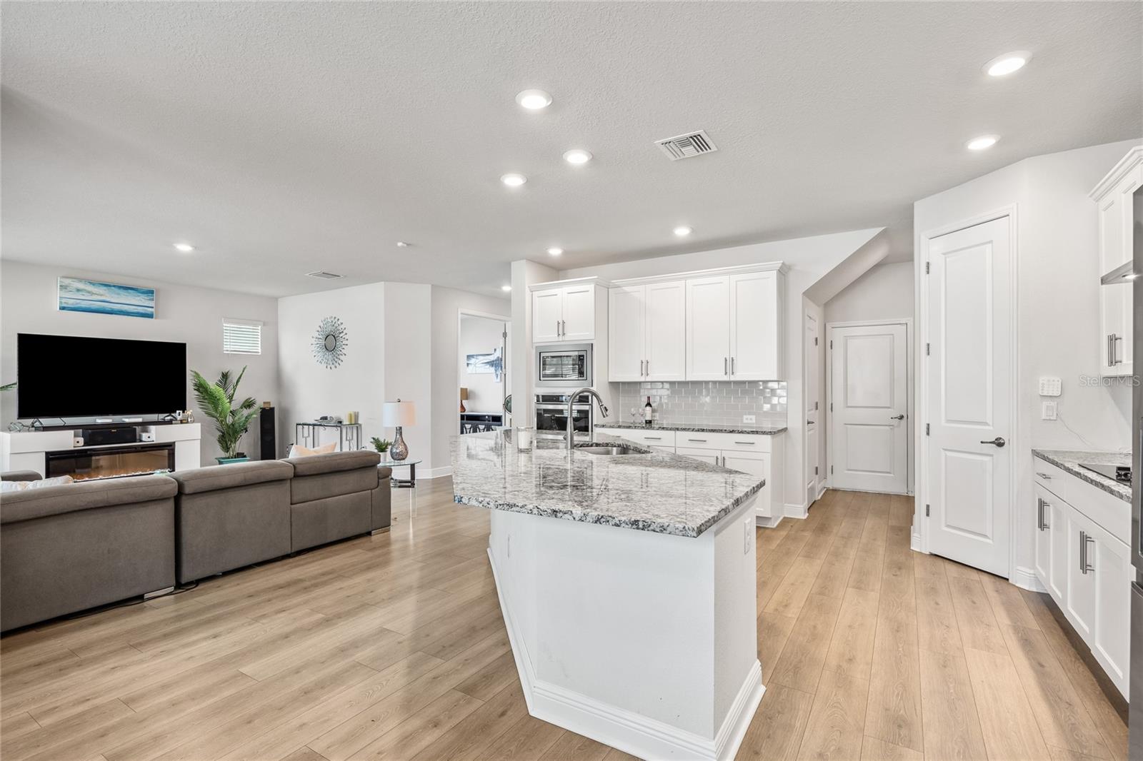 Image 9 of 49 For 3236 19th Street N