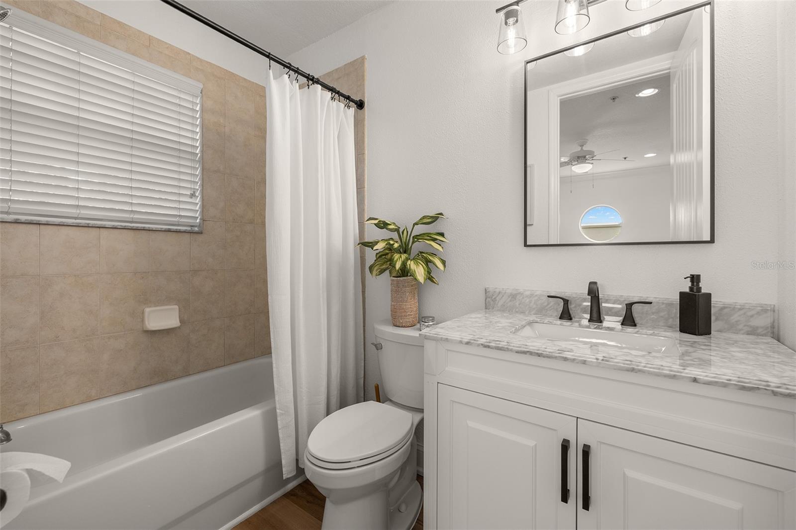Image 17 of 26 For 111 Albany Avenue 7