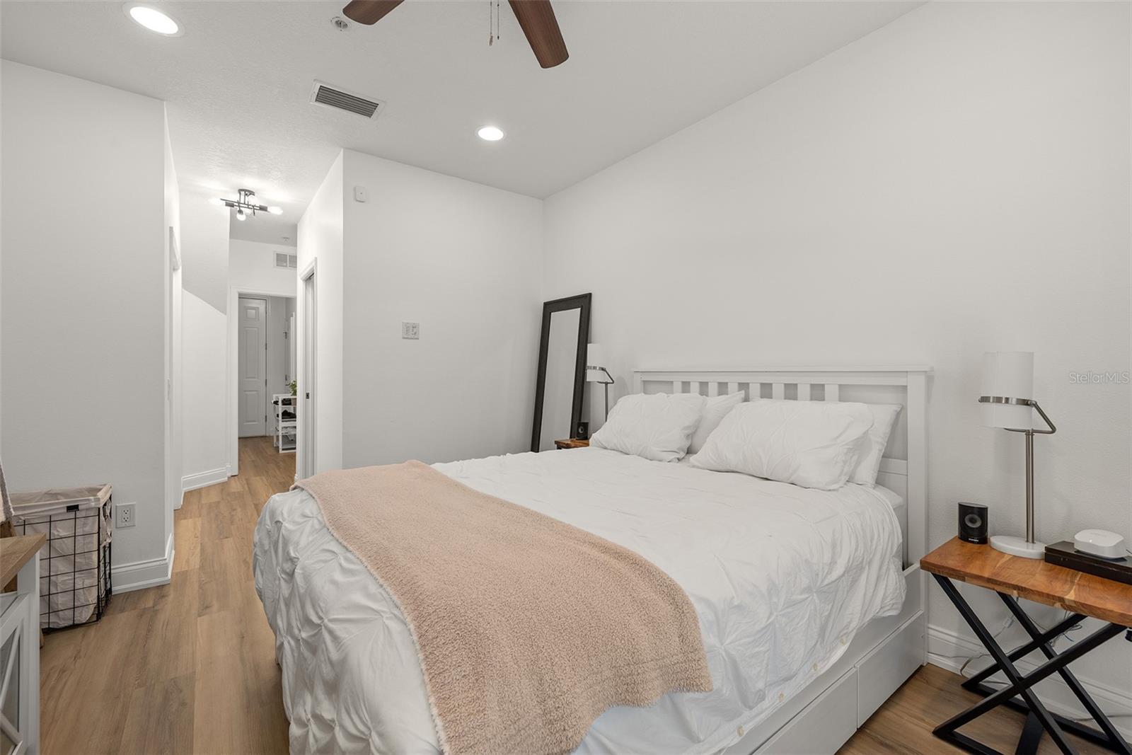Image 6 of 26 For 111 Albany Avenue 7