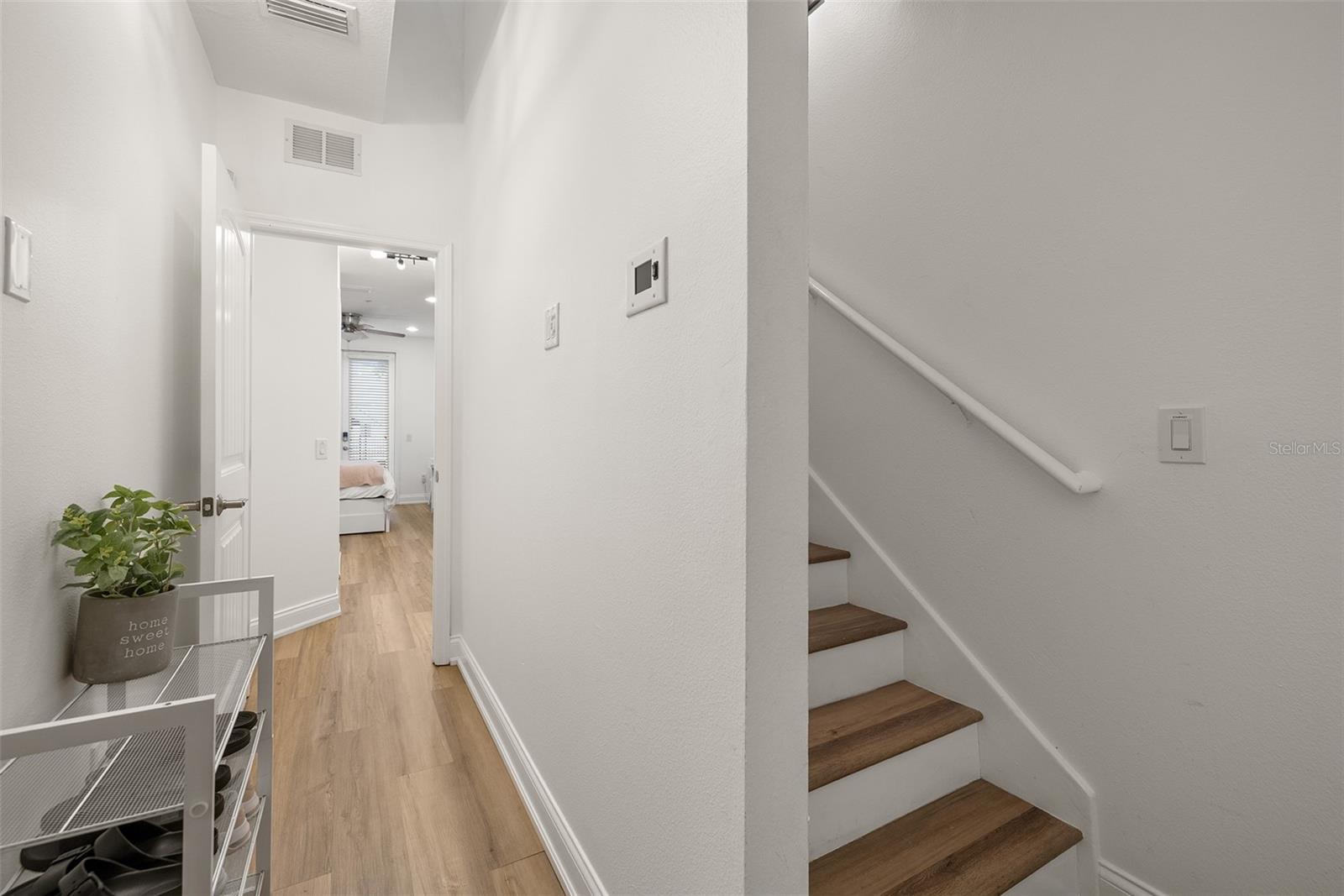 Image 7 of 26 For 111 Albany Avenue 7