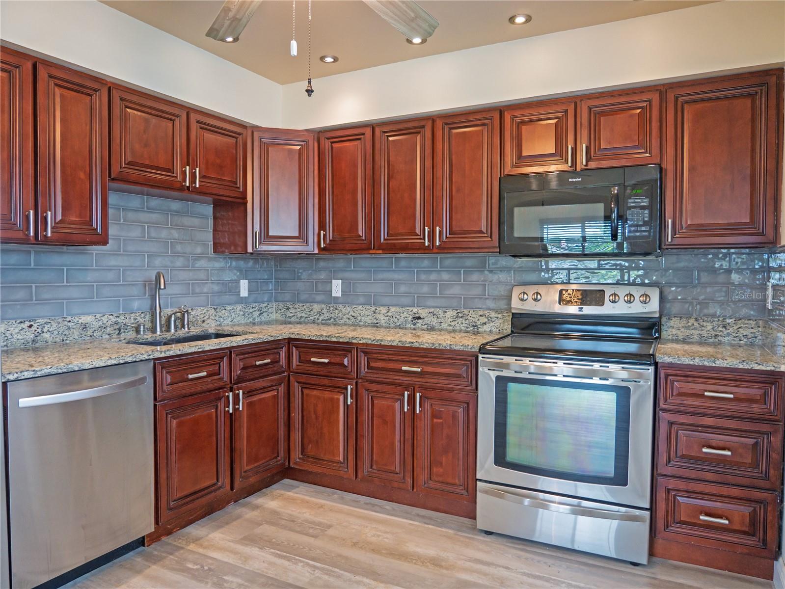 Image 11 of 34 For 8759 Orient Way Ne