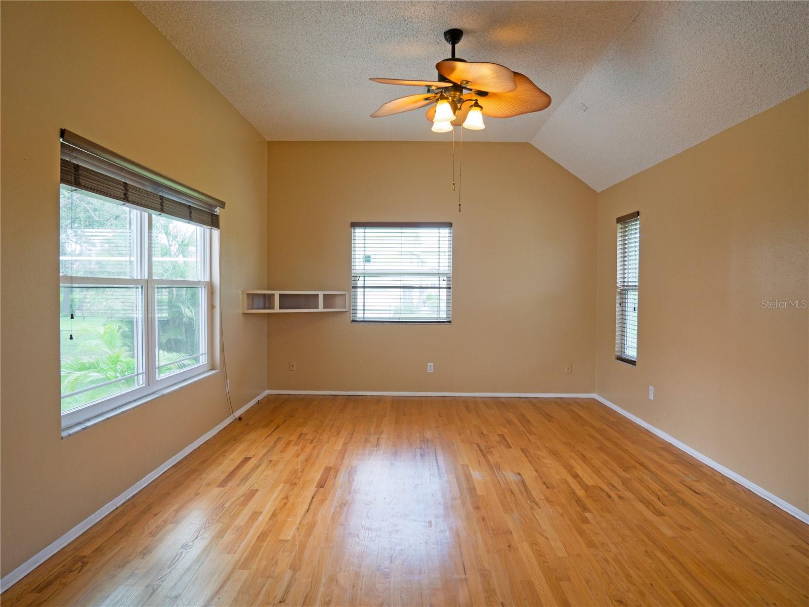 Image 13 of 34 For 8759 Orient Way Ne