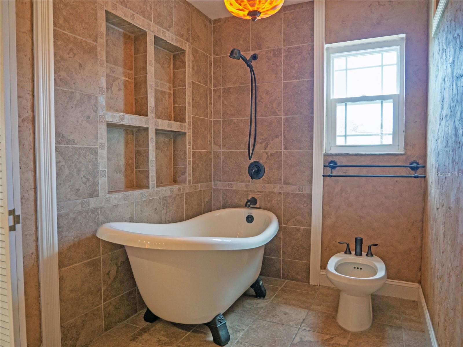Image 18 of 34 For 8759 Orient Way Ne
