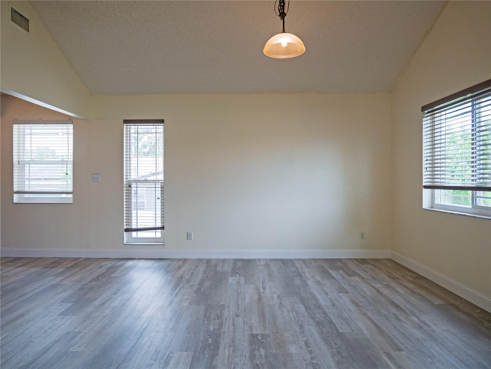 Image 9 of 34 For 8759 Orient Way Ne