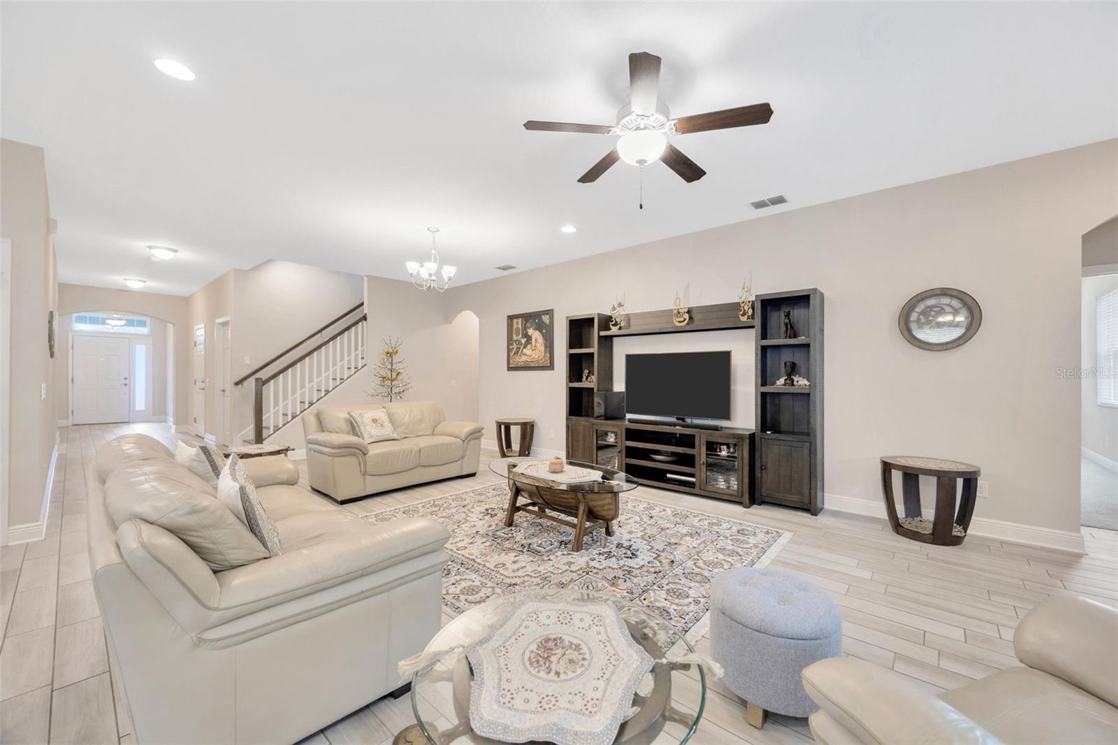 Image 11 of 55 For 18125 Roseate Drive