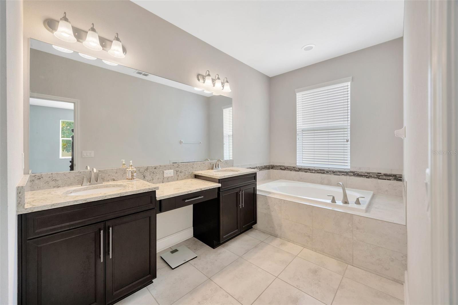 Image 19 of 55 For 18125 Roseate Drive