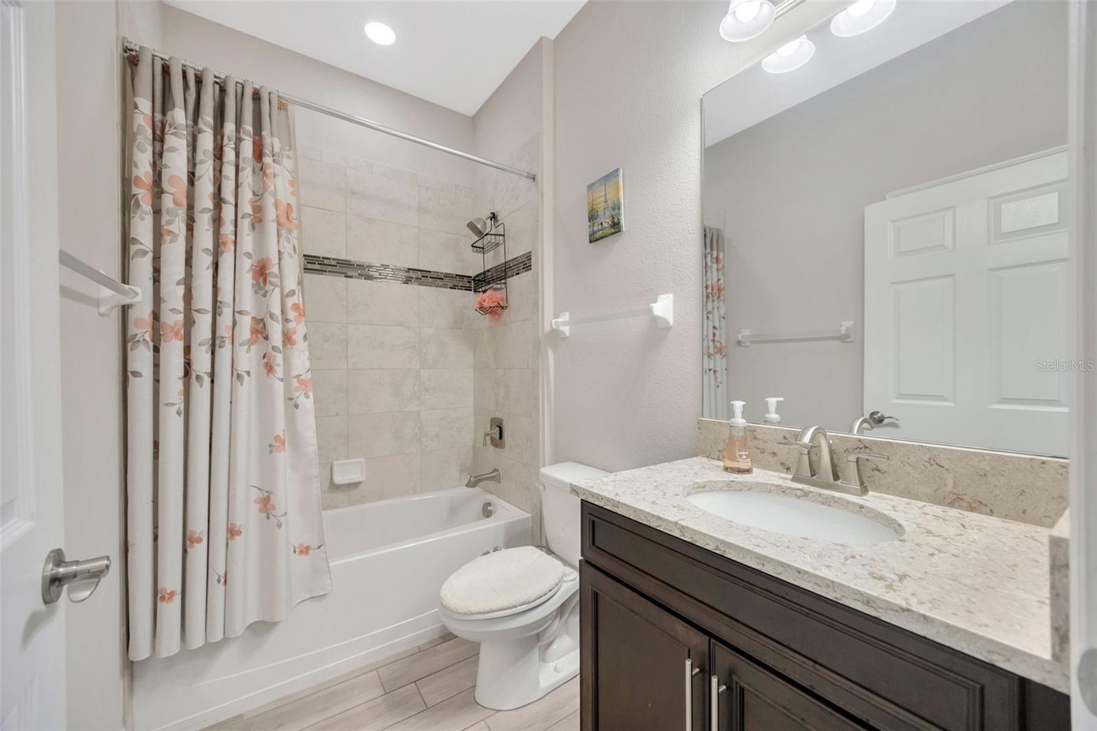 Image 23 of 55 For 18125 Roseate Drive