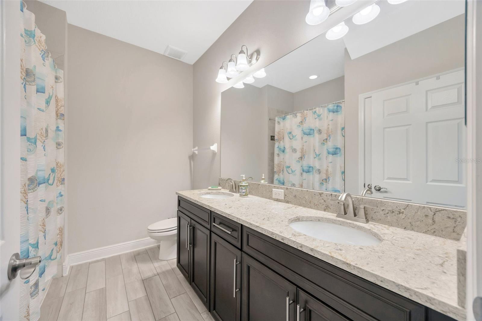 Image 27 of 55 For 18125 Roseate Drive
