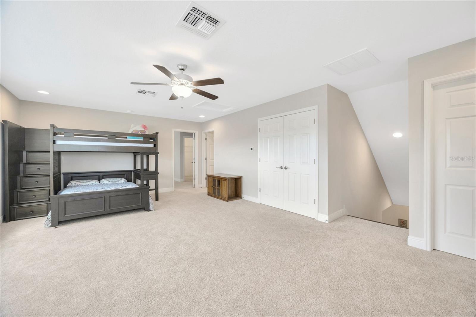 Image 39 of 55 For 18125 Roseate Drive