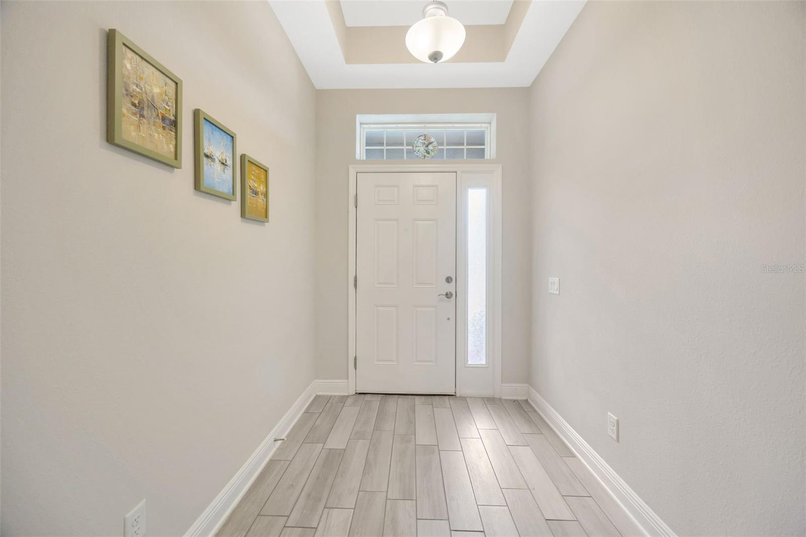 Image 4 of 55 For 18125 Roseate Drive