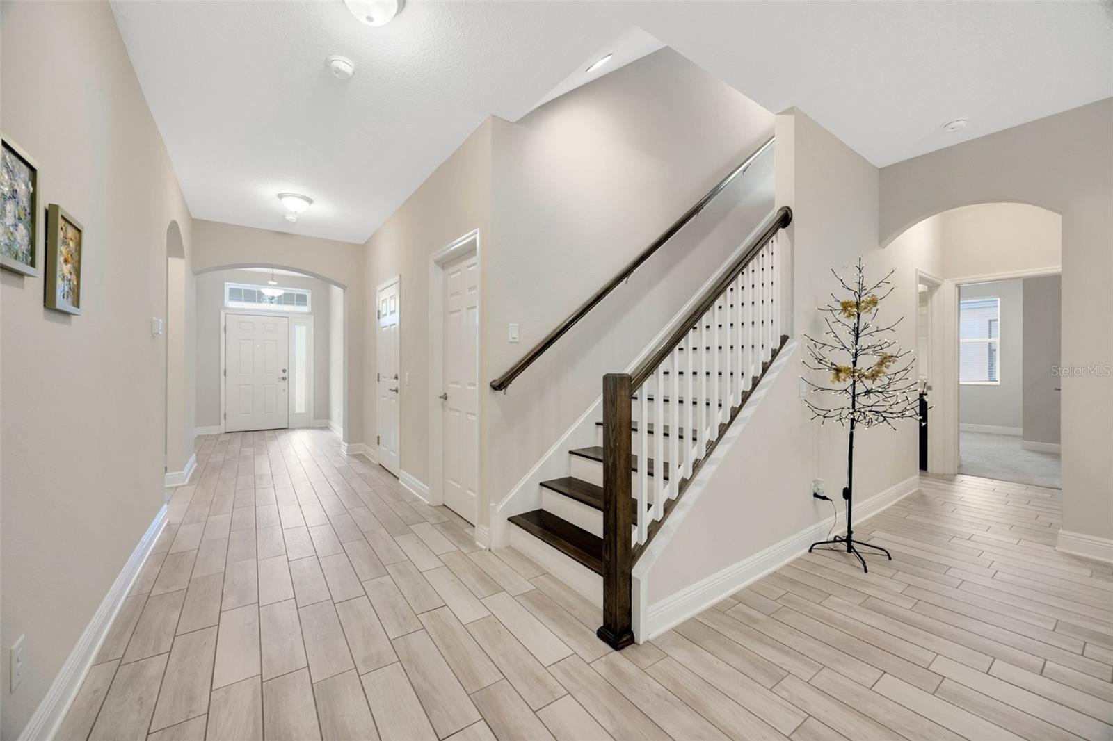 Image 5 of 55 For 18125 Roseate Drive
