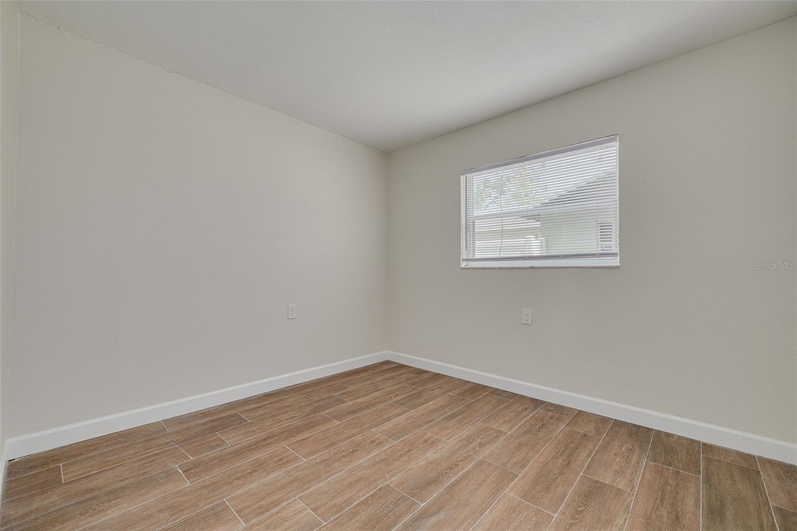 Image 11 of 16 For 7116-7120 Oakwood Drive