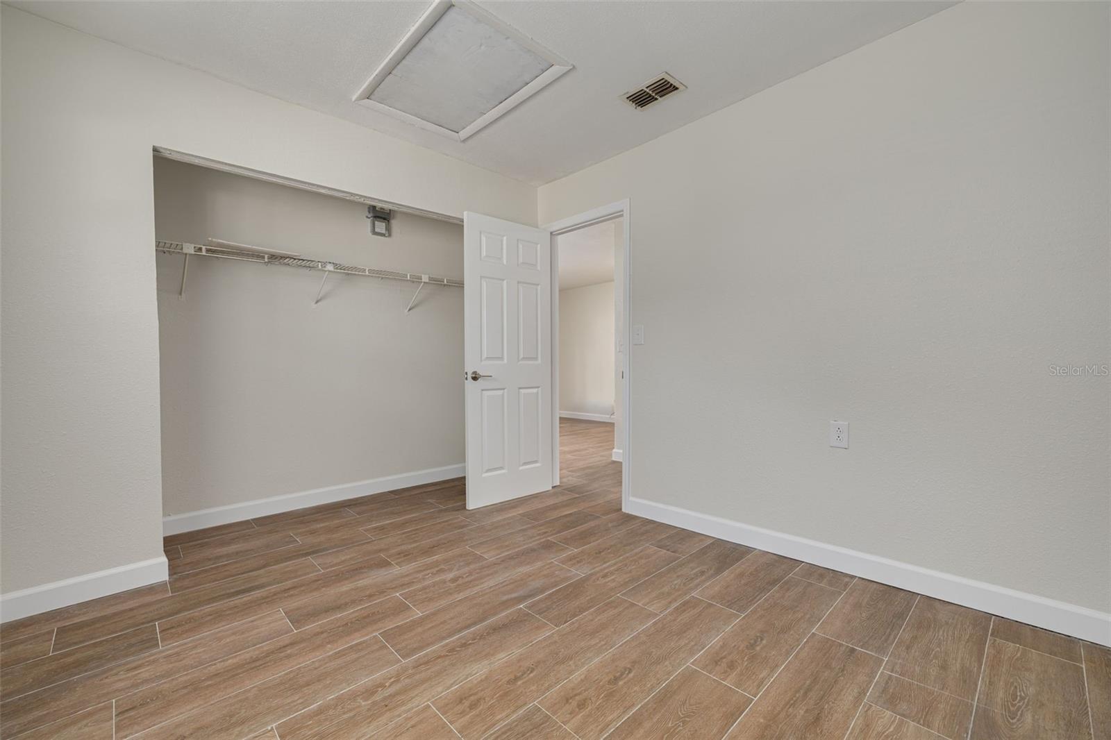 Image 12 of 16 For 7116-7120 Oakwood Drive