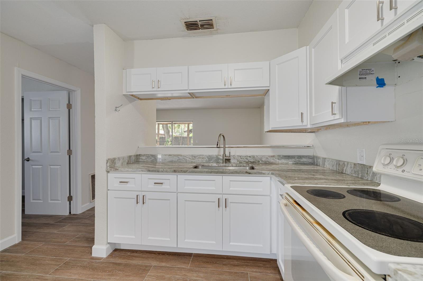 Image 4 of 16 For 7116-7120 Oakwood Drive