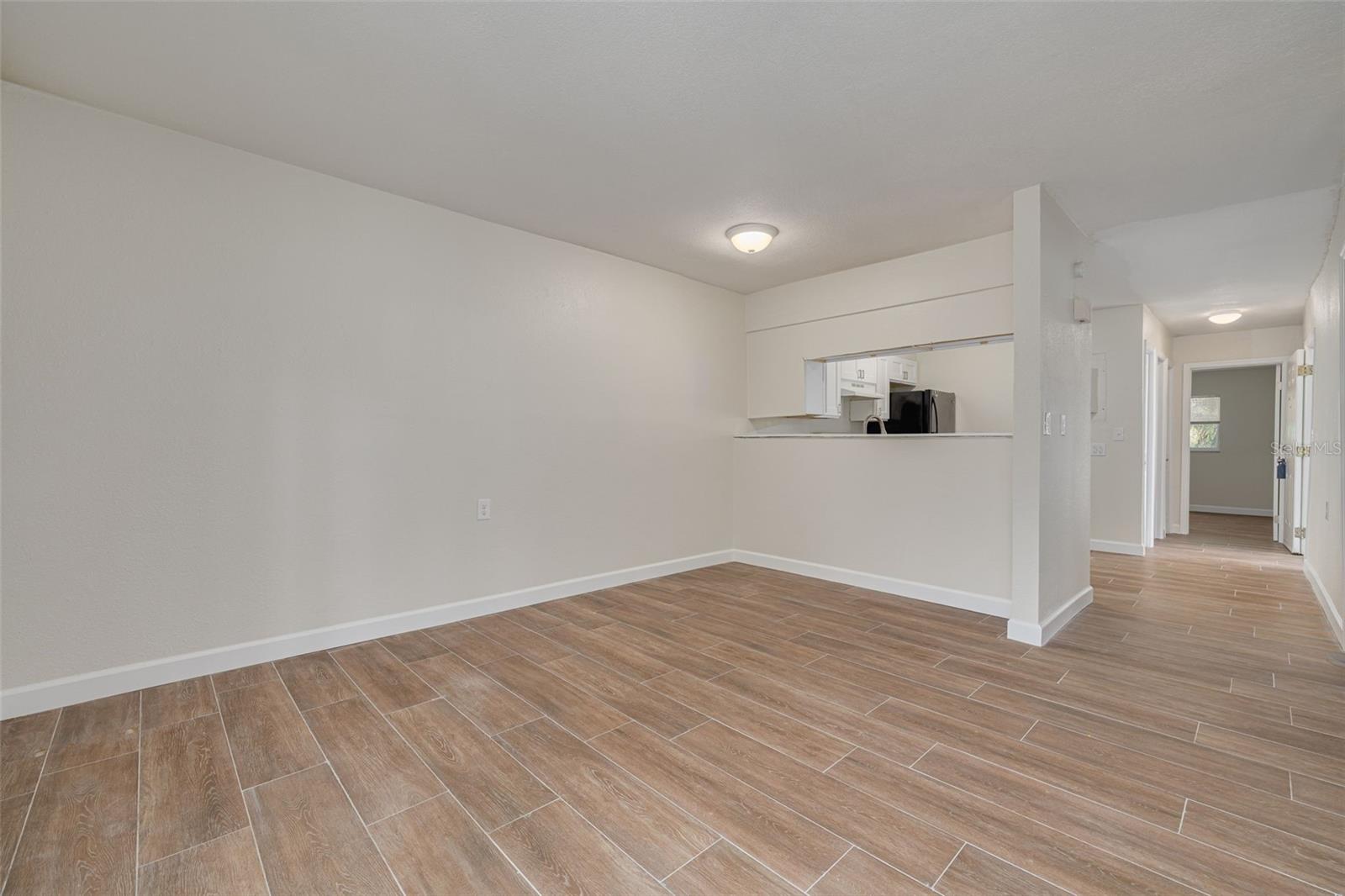 Image 7 of 16 For 7116-7120 Oakwood Drive