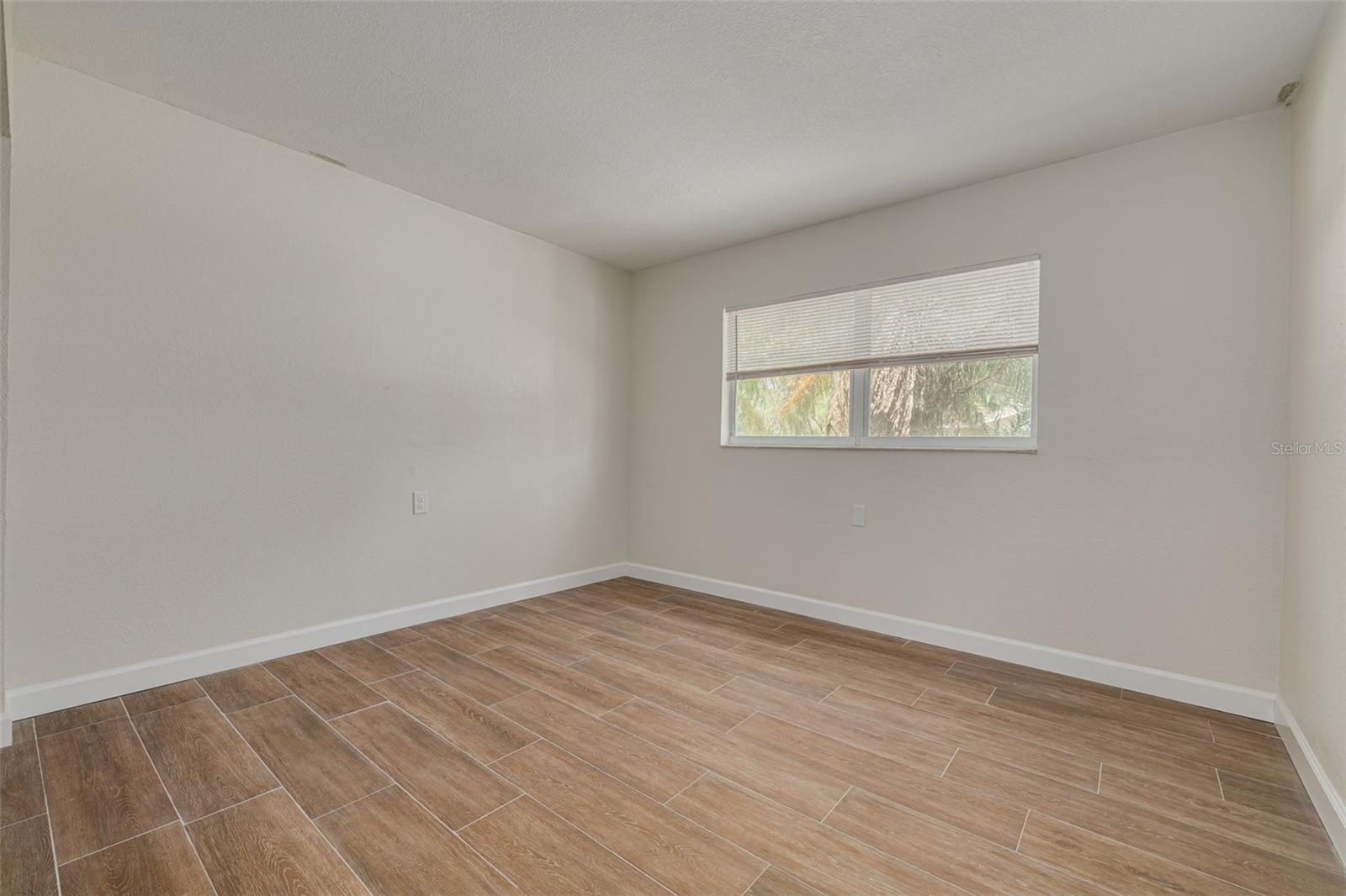 Image 8 of 16 For 7116-7120 Oakwood Drive
