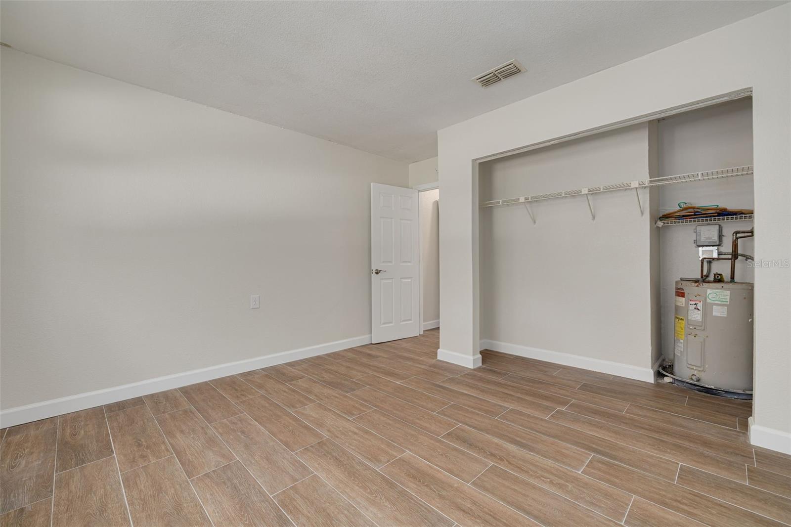 Image 9 of 16 For 7116-7120 Oakwood Drive