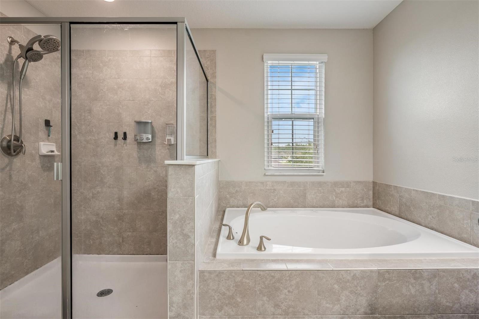 Image 23 of 48 For 4237 Mount Bandon Drive