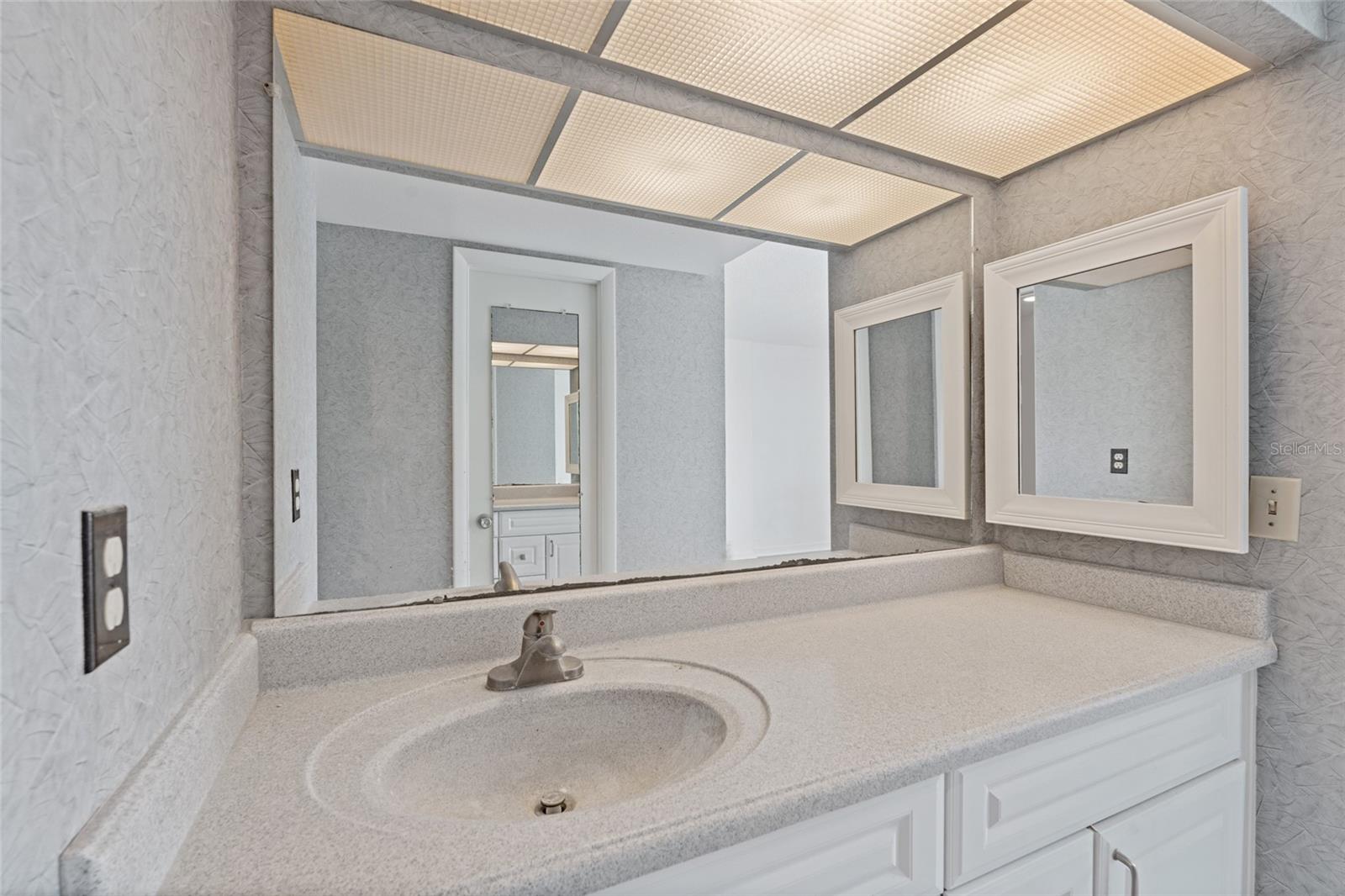 Image 19 of 47 For 2621 Cove Cay Drive 407