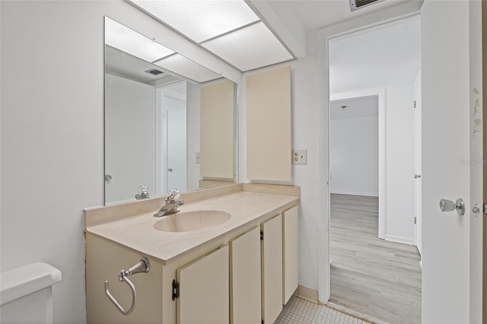 Image 29 of 47 For 2621 Cove Cay Drive 407
