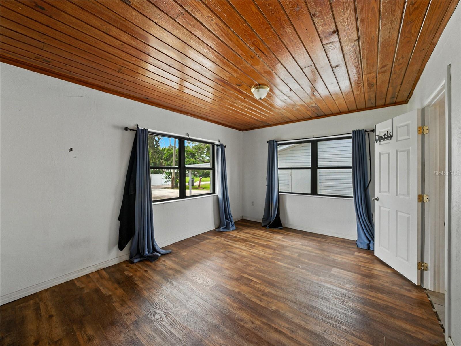 Image 17 of 60 For 2240 Parker Road