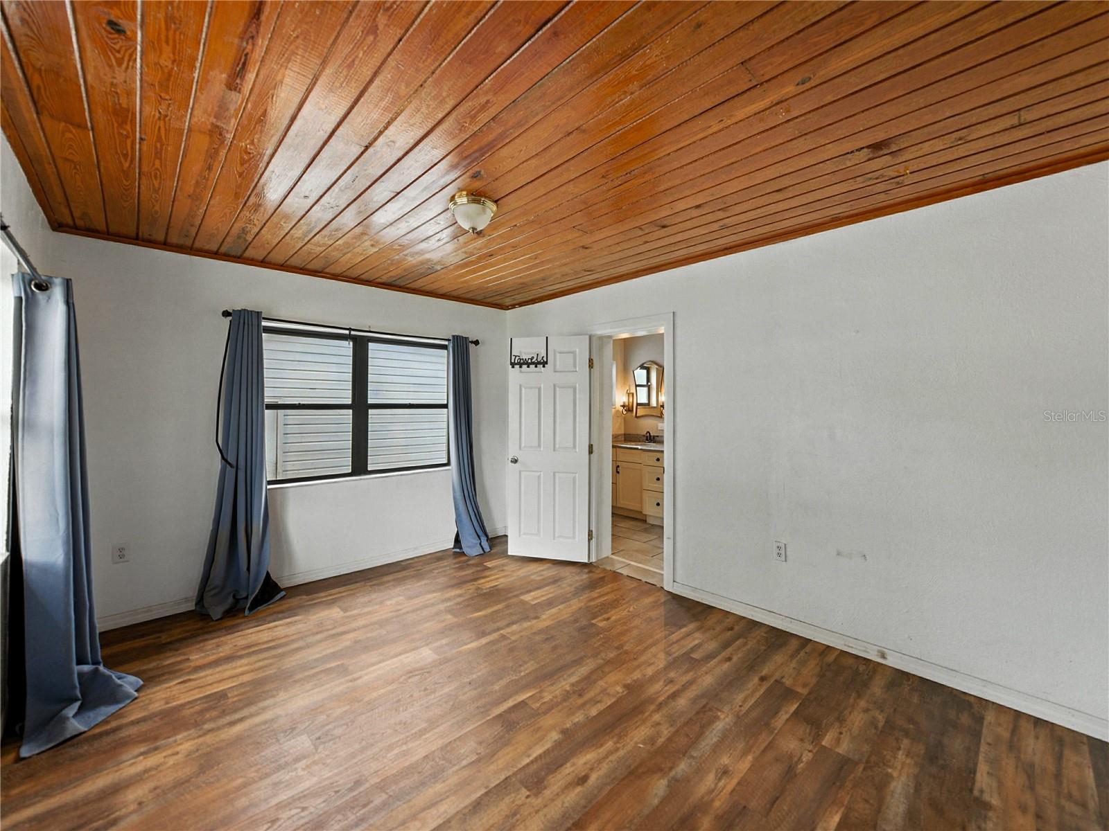 Image 18 of 60 For 2240 Parker Road