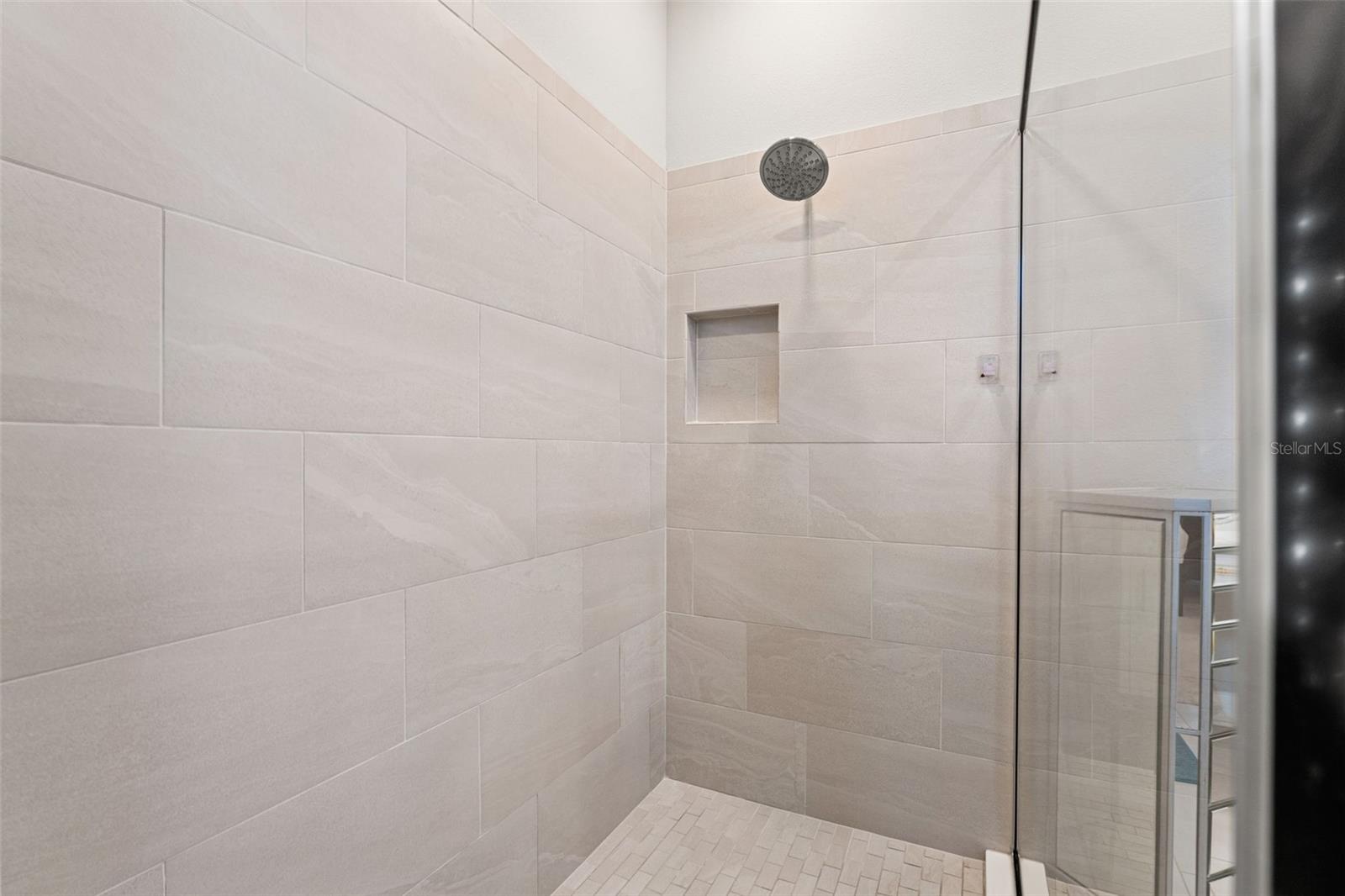 Listing photo id 47 for 4520 Freccia Loop